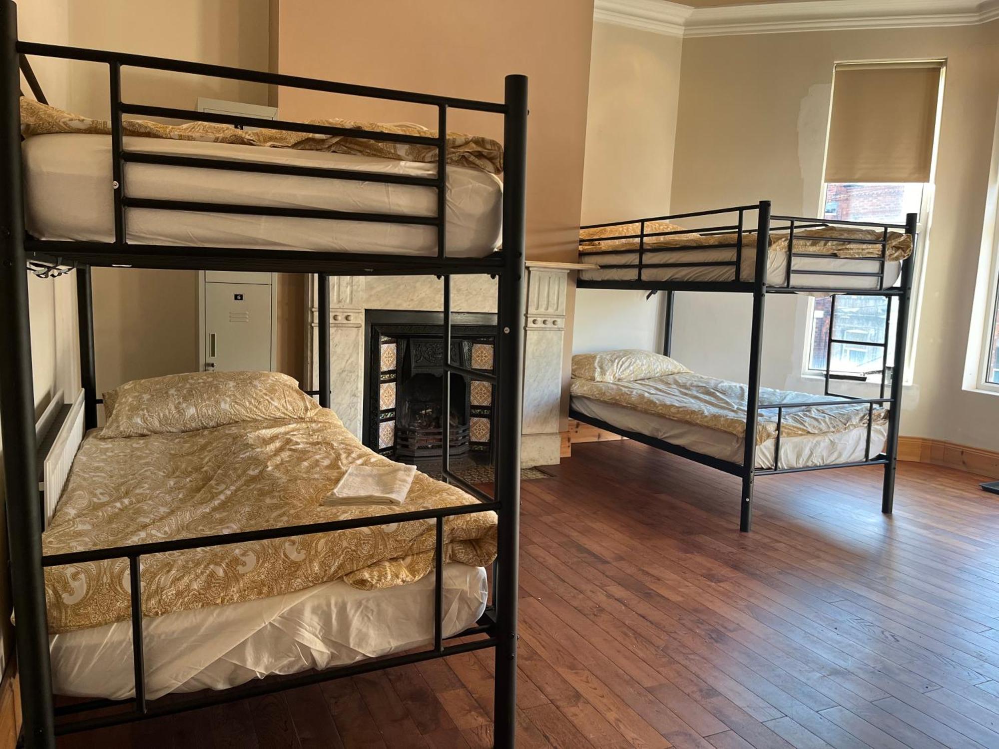 Gr8 Hostel At The Mount Белфаст Экстерьер фото