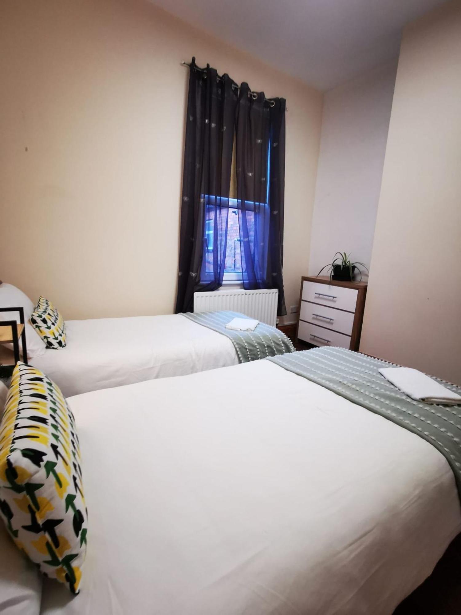 Gr8 Hostel At The Mount Белфаст Экстерьер фото